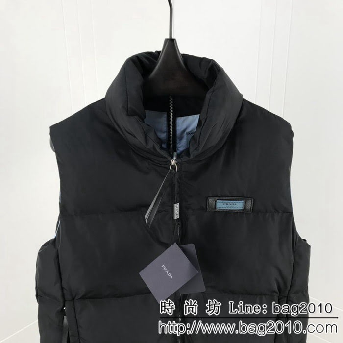 PRADA普拉達 18秋冬新款 胸口品牌logo 男款棉服馬甲 ydi1526